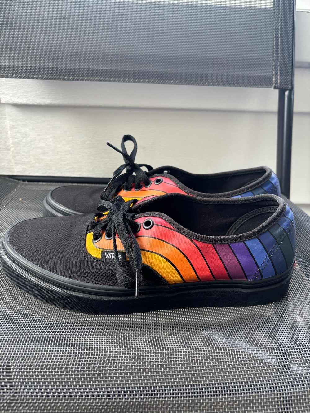 Vans Refract Black Sneakers Size 7 Mens Or 8.5 Women’s skate shoes Rainbow Wave